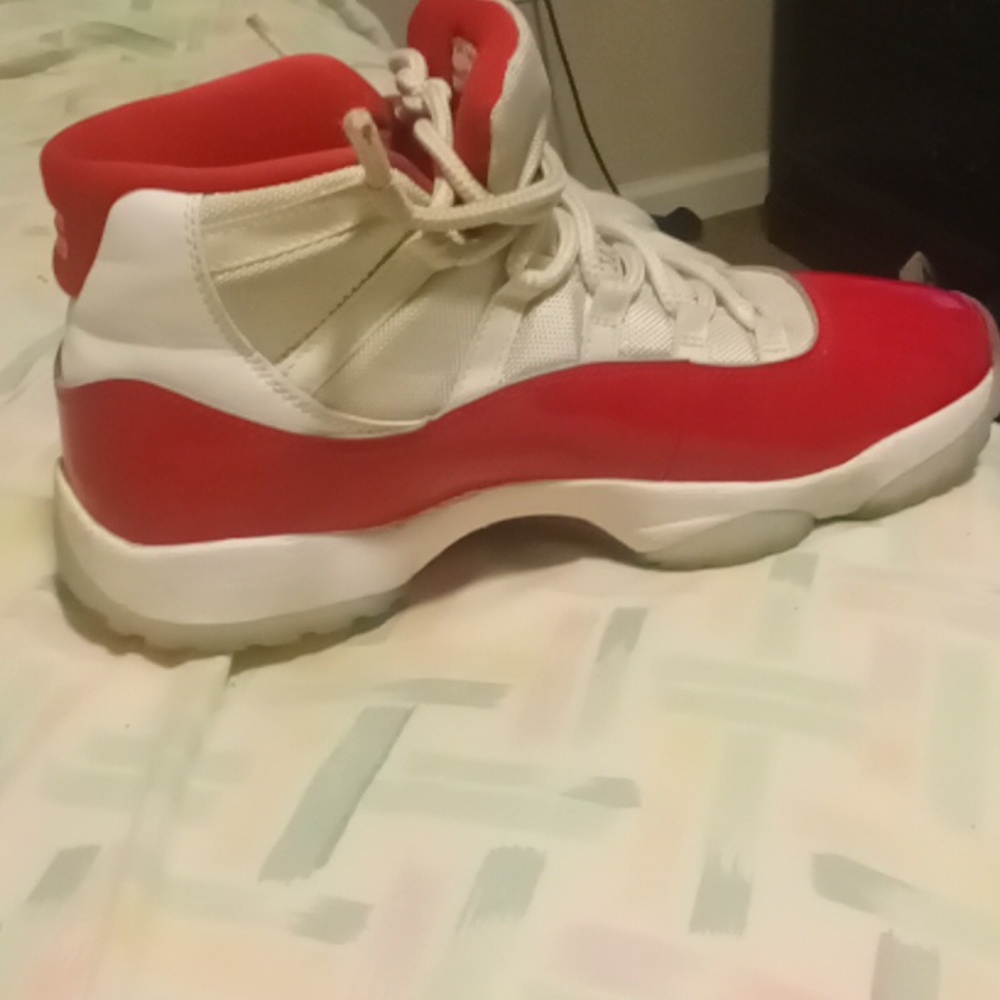 Jordan 11 cherrys